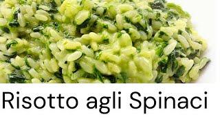 Risotto agli spinaci un classico piatto che mette sempre d’accordo tutti a tavola.