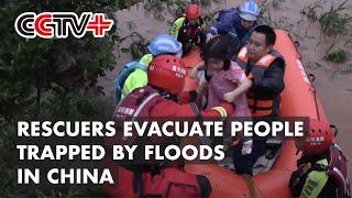 Rescuers Evacuate over 100 People Trapped by Floods in Sichuan