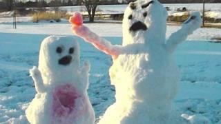 Perturbadores muñecos de nieve en Navidad