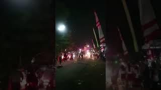 jalan raya macet ada karnaval