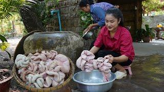 Mother and daughter cooking  Delicious pork intestine cook with country style - Countryside life TV