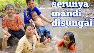 Anak anak mandi di sungai - Serunya mandi disungai