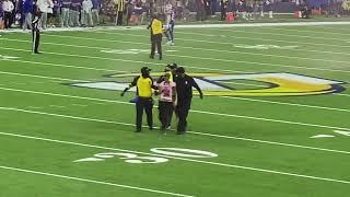 Fan runs on the field during RAMS VS BILLS Week 1 game Sept. 8 2022