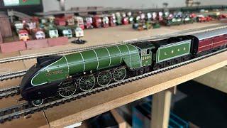 Hornby P2 ‘Lord President’ LNER 2-8-2 No.2003 Steam Locomotive with Youchoos sound