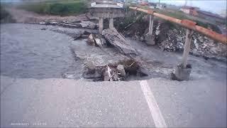 Мост провалилсяШокThe bridge collapsed.  Bridge disaster