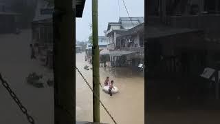 Terjadi banjir di wil. Pengaron Banjar. Dan saat ini hujan melanda wil. Tsb... Jumat 271 sore.