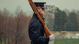 The Sentinel Penjaga makam pahlawan tak dikenal di Arlington National Cemetery