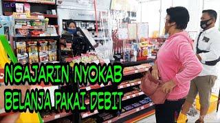 ngajarin nyokab belanja pakai kartu debit  belanja di alfamart