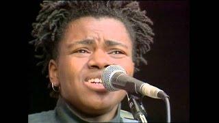 Tracy Chapman - Talkin About A Revolution Official Music Video