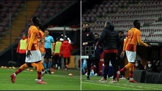 Oyundan alınmasına sinirlenen Galatasaraylı Diagne soyunma odasının yolunu tuttu