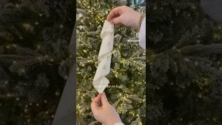 Cómo colocar la cinta que decora el árbol de navidad #arboldenavidad #navidad