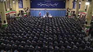 ayatullah Khamenei menyanyikan lagu kebangsaan Iran ️️