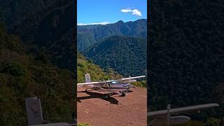 Landing and Take-off Extreme Runway Papua #pilatusporter #bushplane Pesawat mendarat dan berangkat