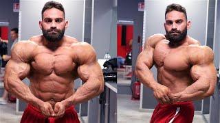 Italian IFBB Pro bodybuilder Roberto Buonomo - Muscle checking