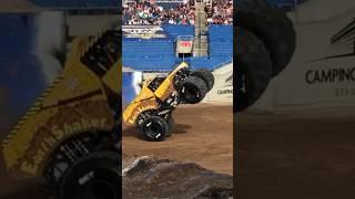 Earth Shaker SLAP WHEELIE #monsterjam #monstertrucks #fullsend #wheelie #motorsport #shorts