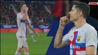 Los escandalosos gestos de Lewandowski al árbitro