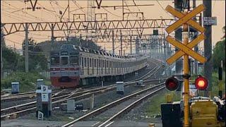 WOW Perlintasan KA ini bisa melihat KRL naik turun di stasiun Manggarai MANTAP