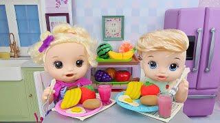 GÊMEOS PEDRINHO E CLARINHA COMENDO CAFÉ DA MANHÃ DE MASSINHA PLAYDOH