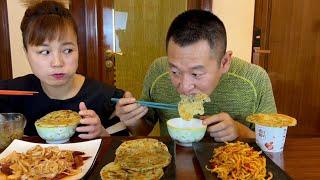 来都给你吃，饭桶#eating show#eating challenge#husband and wife eating food#eating#mukbang #asmr eating