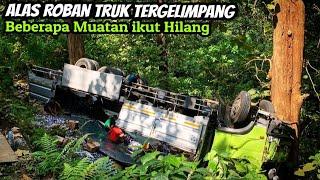 Sudah Jatuh Tertimpa Tangga Truk Tumbang Muatan Hilang Di Alas Roban Batang