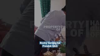 Adab UAS Menjamu Rocky Gerung #ustadzabdulsomad #rockygerung #shorts