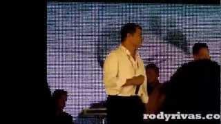 Rafael Correa le canta a Manabi