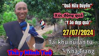 Độc lạ Nữ tu 13 Hạnh Đầu Đà như sư Thích Minh Tuệ mỗi sáng bộ hành khất thực trong núi