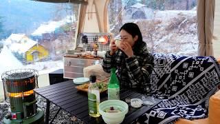 ️Camping in the snow. A cozy tent complete with air bed and sofa. Watching the snow in a warm tent.