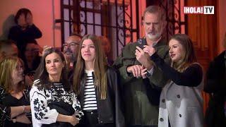 Los reyes de España sorprenden al público de Chinchón en Semana Santa  ¡HOLA TV