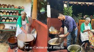 Así se Hace el Pozole Batido en los Pueblos de Michoacán Pozole Blanco Para la Noche Mexicana