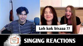 Dua cewek ini kaget setelah di nyanyiin lagu Bahasa mereka  SINGING REACTIONS OmeTV