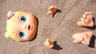 Кукла Даша на пляже играем с песком и пляжными игрушками