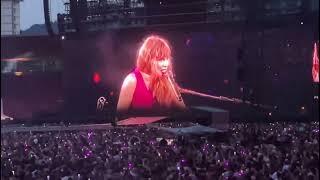 #TAYLOR SWIFT Taylor performing Robin x Never Grow Up in Zurich Switzerland