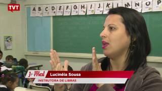 Crianças surdas e ouvintes estudam juntas em Santo André