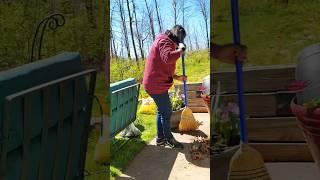 FILIPINA AND AMERICAN COUPLE IN THE USA LETS CLEAN THE PATIO