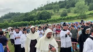 Procesión de entrada Misa tradicional en Sevares Asturias