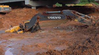 Heavy Excavator Accident Sink Underwater & Stuck In Deep Mud Recovery By Excavator & Bulldozer