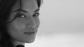 bareMinerals World Premiere January 2015  Shanina Shaik