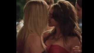 Sarah Hyland Lesbian Kiss