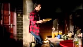 TVD Damon makes Bonnie pancakes