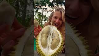 Reaksi bule pertama kali makan buah durian #short#viralvedio#durianfruite.