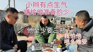 Shandong Daji stir-fry morning stall one person can drink three bottles of liquor