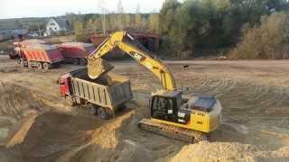 Cat 320D2 L loading sand