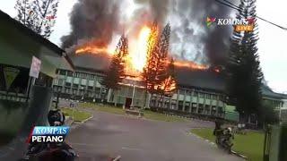 Detik-detik Gedung Milik TNI AD di Medan Terbakar