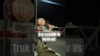 Truk kontainer vs kereta api #viral