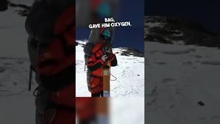 Climber saves a man’s life climbing Mount Everest ️