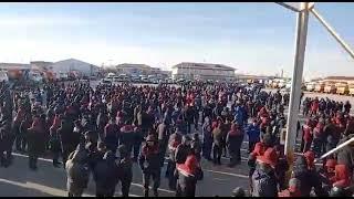 В ЖАНАОЗЕНЕ РАБОЧИЕ БЖБ СОБРАЛИСЬ НА МИТИНГ