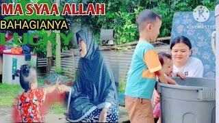 Ma syaa Allah  bahagianya ibu sedang bermain dengan cucunya