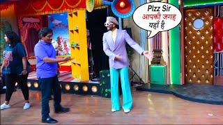 Ranveer Singh Give Respect To Johnny Lever At The Set Of CHALA HAWA YEU DYA Circus movie Promotions