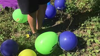 Stomp to pop 8 Ballons with socks